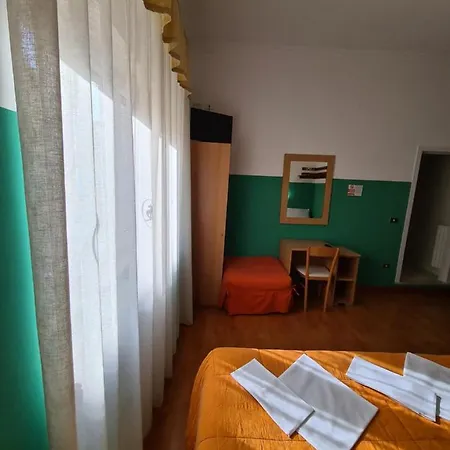 Santa Lucia Πανσιόν 3*